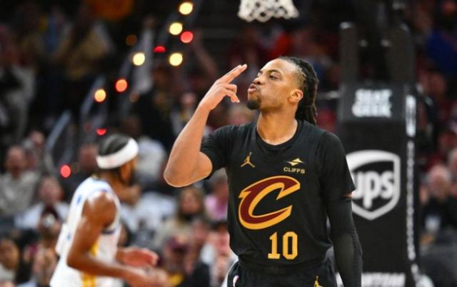 九游体育APP下载-半场领先42分暴虐勇士 骑士不败金身谁能打破？