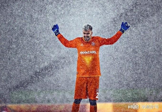 喜欢穿2号的门将，国米和阿森纳0出场，当不了布冯接班人怪伤病？